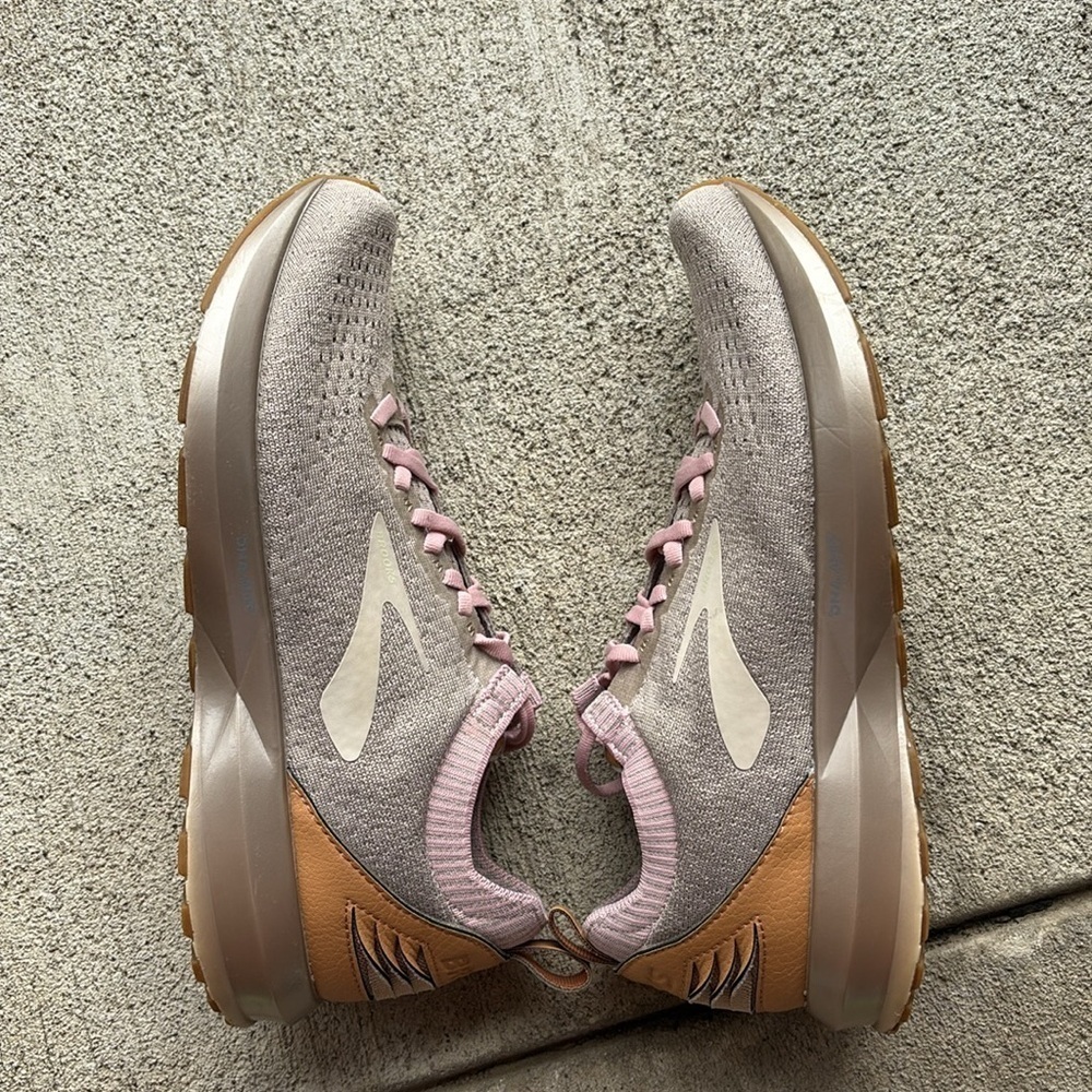 NWOT Brooks Levitate 2 Limited Edition Le Pink Running Shoes size 10 - Picture 6 of 10
